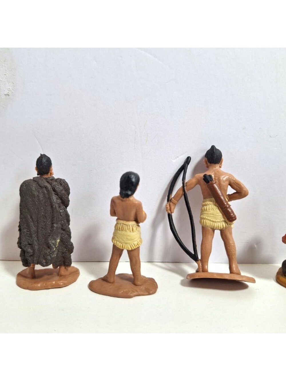 Native American Indian Safari Ltd Figures Lot Tipi Chief Warrior Pocahontas - Picture 6 of 6